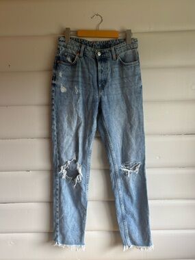 &Denim Low Rise Boyfriend Distressed Jeans Raw Hem Size 2 H&M